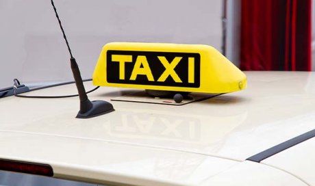 Réservation d’un taxi conventionné pour un rendez-vous médical à Écully et sa région. LET'S GO TAXI